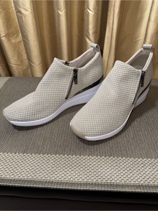 Dkny Shoes - DKNY Wedge Tennis Shoes Size 10
